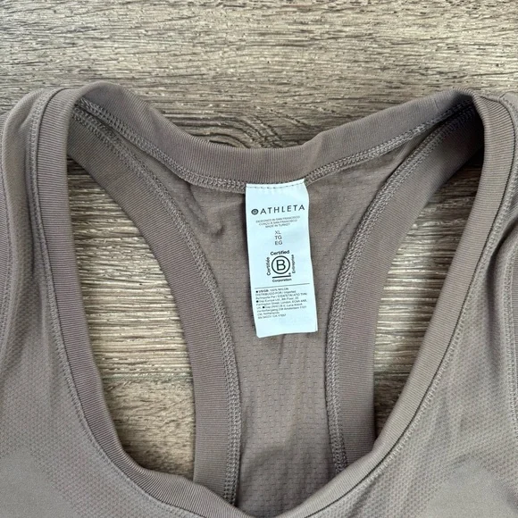 ⭐️NWT⭐️ Athleta Momentum Seamless Racerback Tank Top - Picture 2 of 4